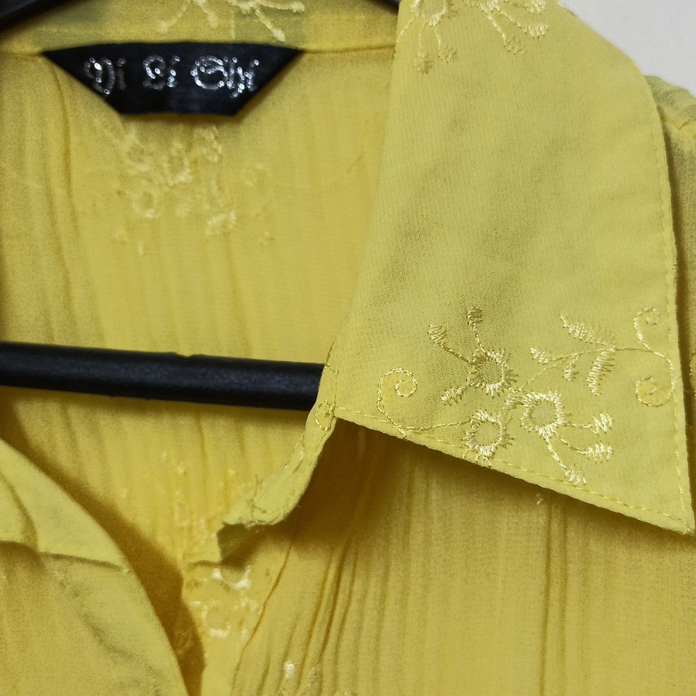 Yellow Top - Picture 1 of 11
